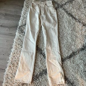 Never worn, tags still on Abercrombie “curve love high rise 90’s straight jean”